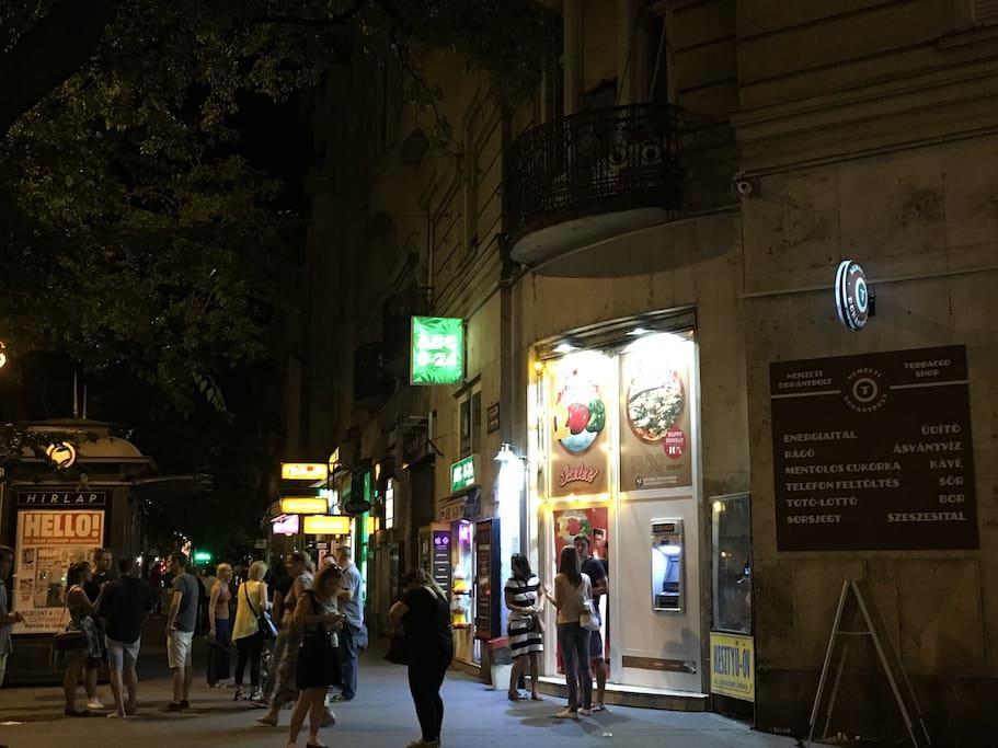 The Bachelor Bar - Bunker | Private Club Villa Budapest Ngoại thất bức ảnh